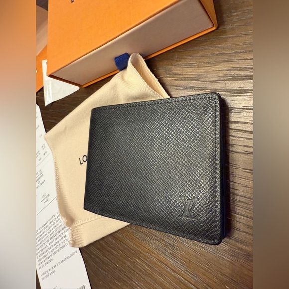 Authentic Louis Vuitton multiple wallet in Taiga Noir w/ receipt, jacket, & box - Picture 9 of 11
